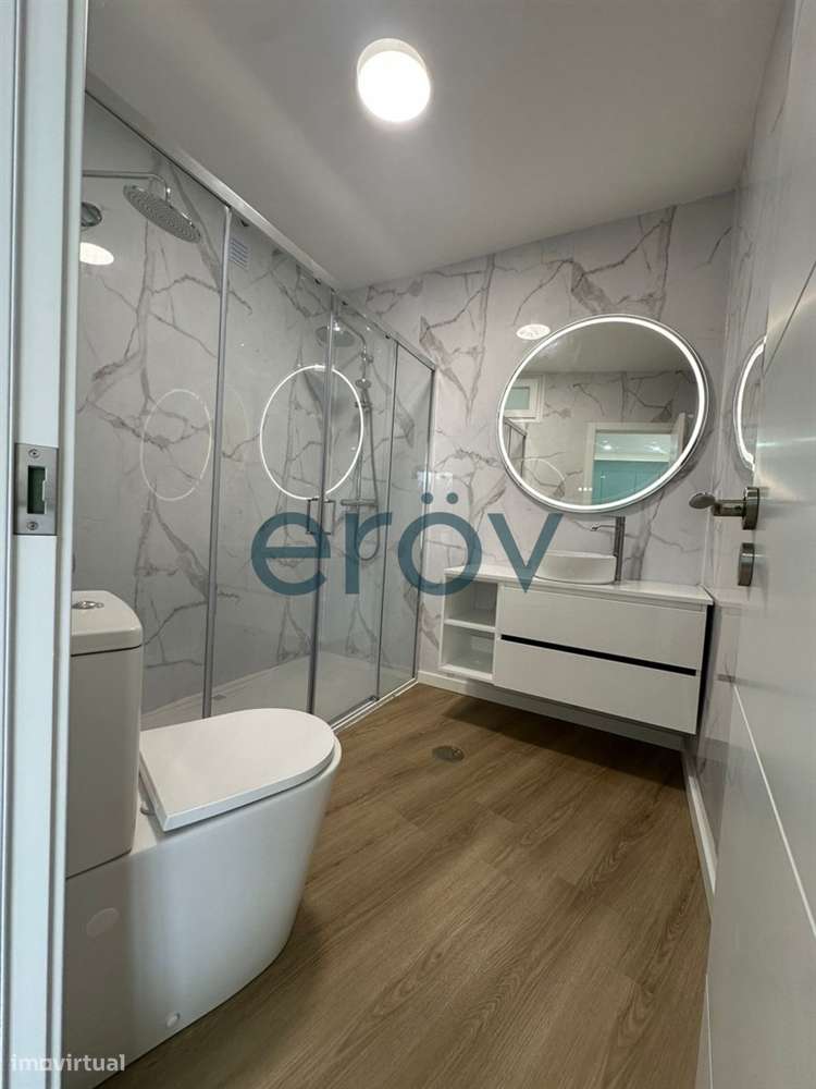 Apartamento T1+1 Totalmente Renovado a Poucos Passos do Mar | Caxinas,-2