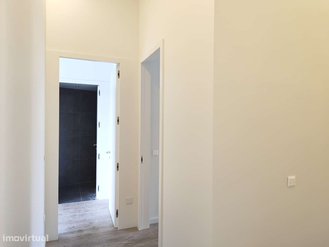 Moradia T4 com piscina, garagem e jardim em Canidelo-32