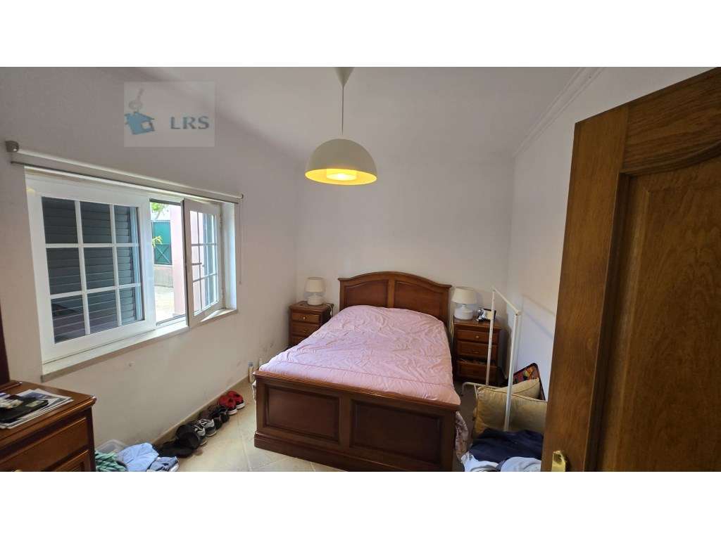 Moradia em Alcoitão - Excelente Oportunidade

Situada numa zona r...-34