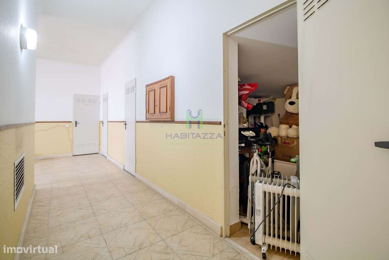 Apartamento T3 no último Piso, com 3 Frentes e Vistas Desafogadas em L-26