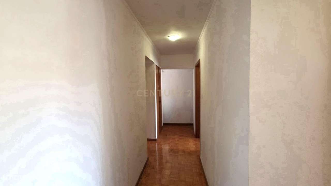 Apartamento T2  no Pragal / Monte Caparica com 2 elevadores e ótimo ac-9