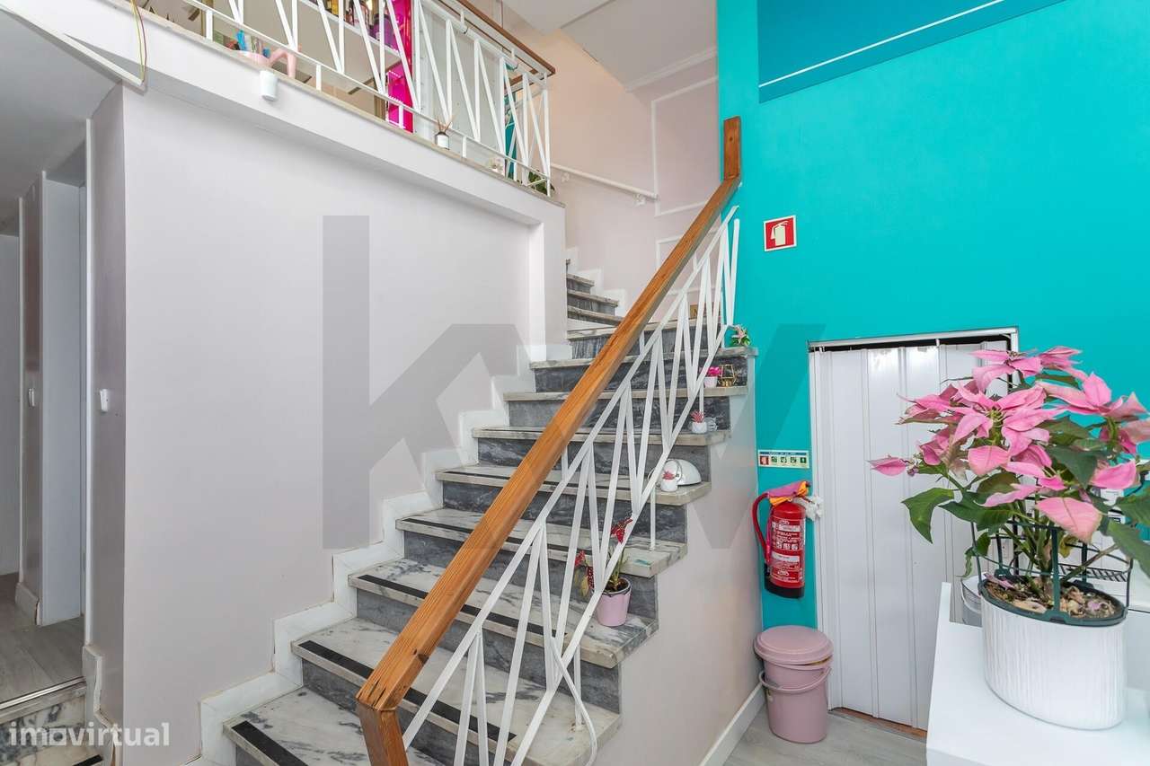 Loja | Arrendada | Rentabilidade garantida | Centro Algés | 2 pisos | - Grande imagem: 4/23