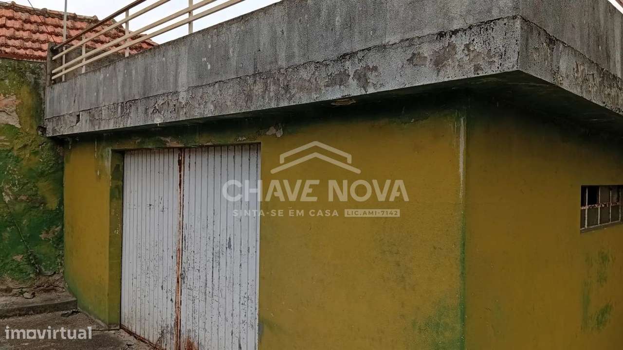 Moradia Isolada p/Recuperar em Valadares-6