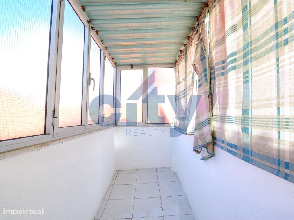 MORADIA EM BANDA , T3 A APENAS 170M DO METRO ODIVELAS-25