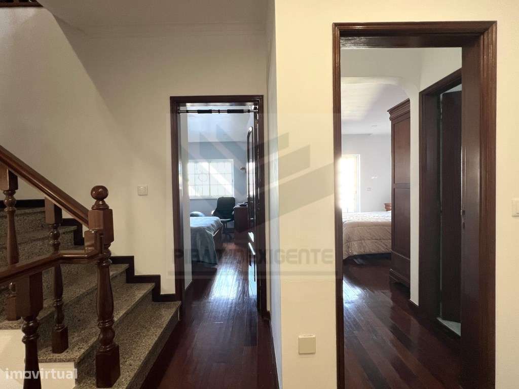 MORADIA T4+1, CAVE 76m2, SÓTAO, GARAGEM, GAIO - MOITA-35