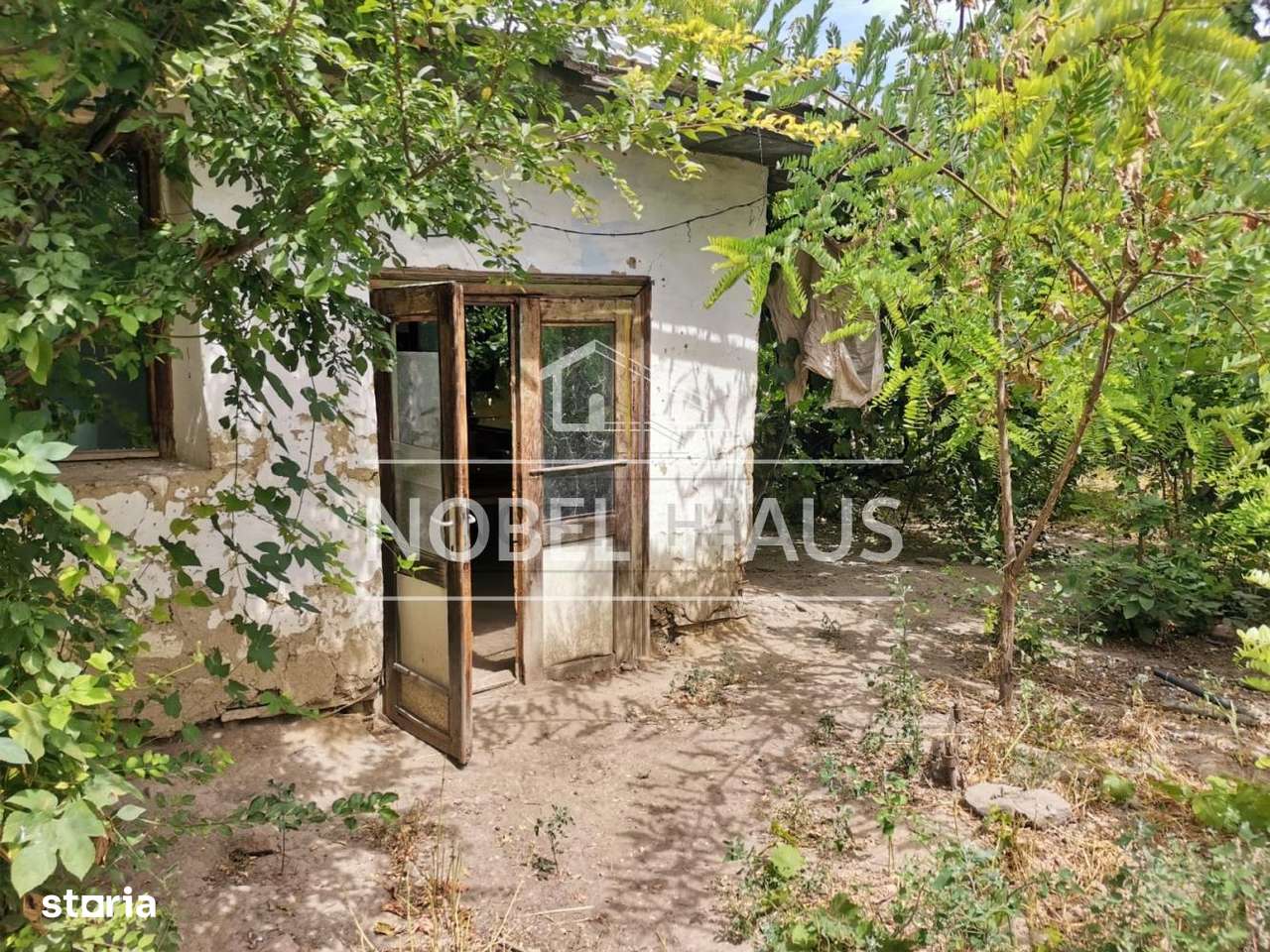Teren 1070 mp si casa demolabila, in Barlad, zona Gara, str. Minerva-6
