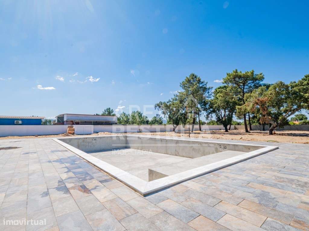 FANTASTICA MORADIA T5 COM PISCINA EM LOTE DE 5239M2 EM VILA AMELIA ... - Grande imagem: 4/60