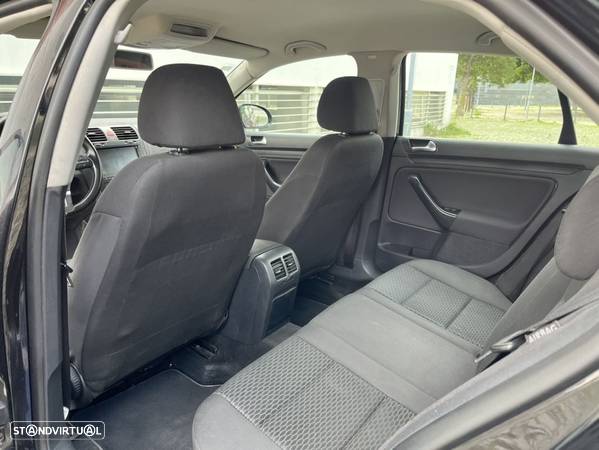 VW Jetta 1.6 TDi Confortline - 28