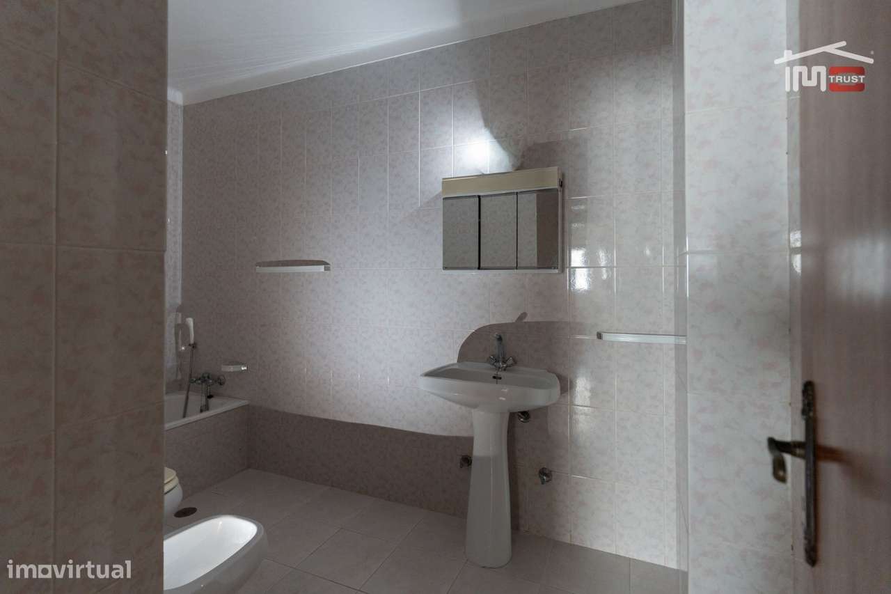 APARTAMENTO T3 MOBILADO COM ELEVADOR, SÓTÃO, LUGAR DE PARQUEAMENTO ...-20