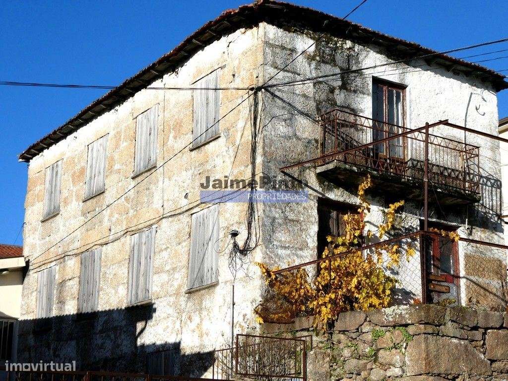 Casas em Ruína contiguadas na Zona Histórica de Vidago. Portugal, C... - Grande imagem: 3/7