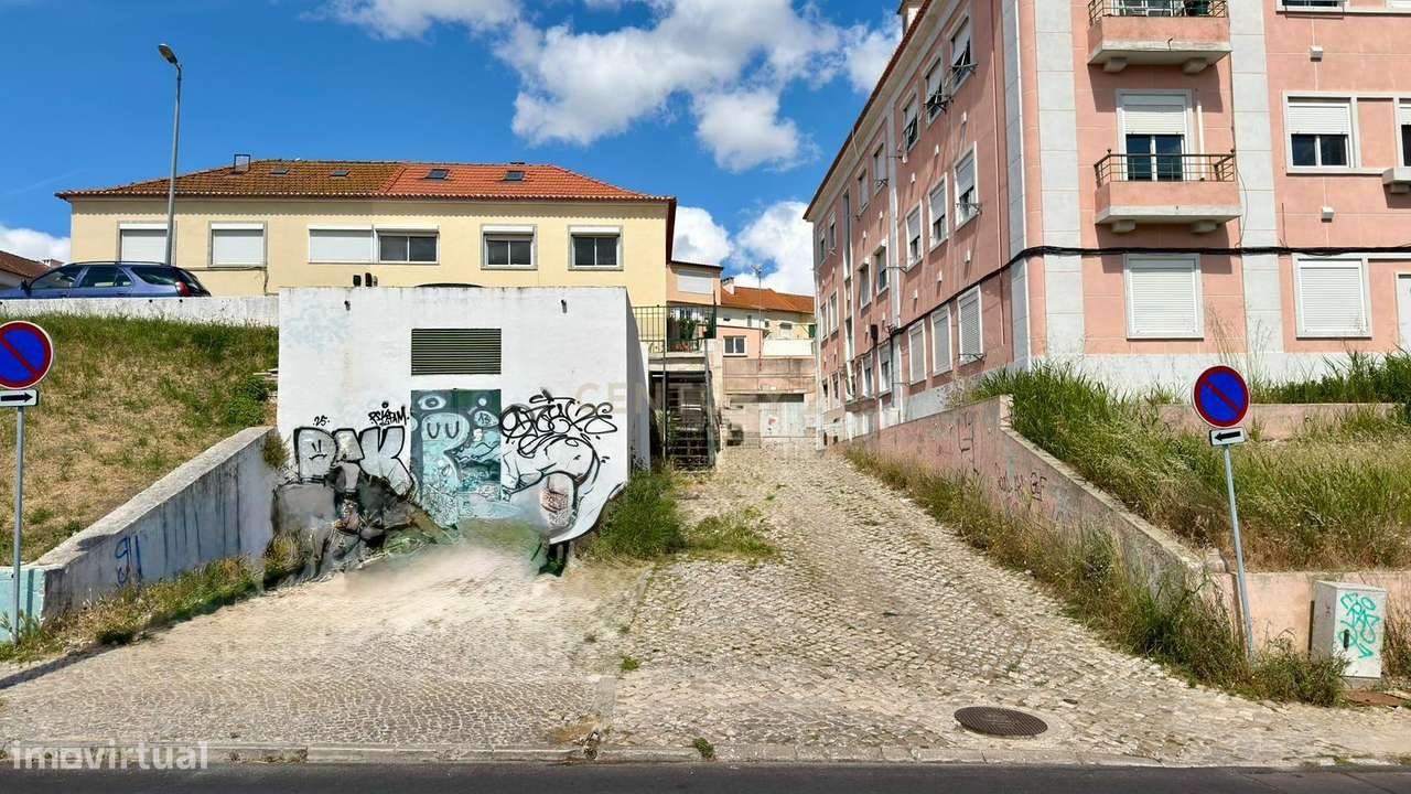 Apartamento T2 para Remodelação, Centro de Almada-24