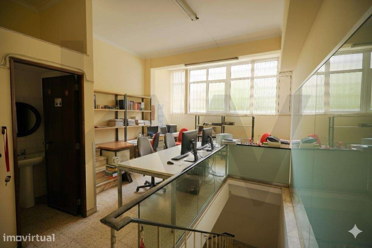 Campo de Ourique Loja com dois pisos e logradouro - Grande imagem: 5/33