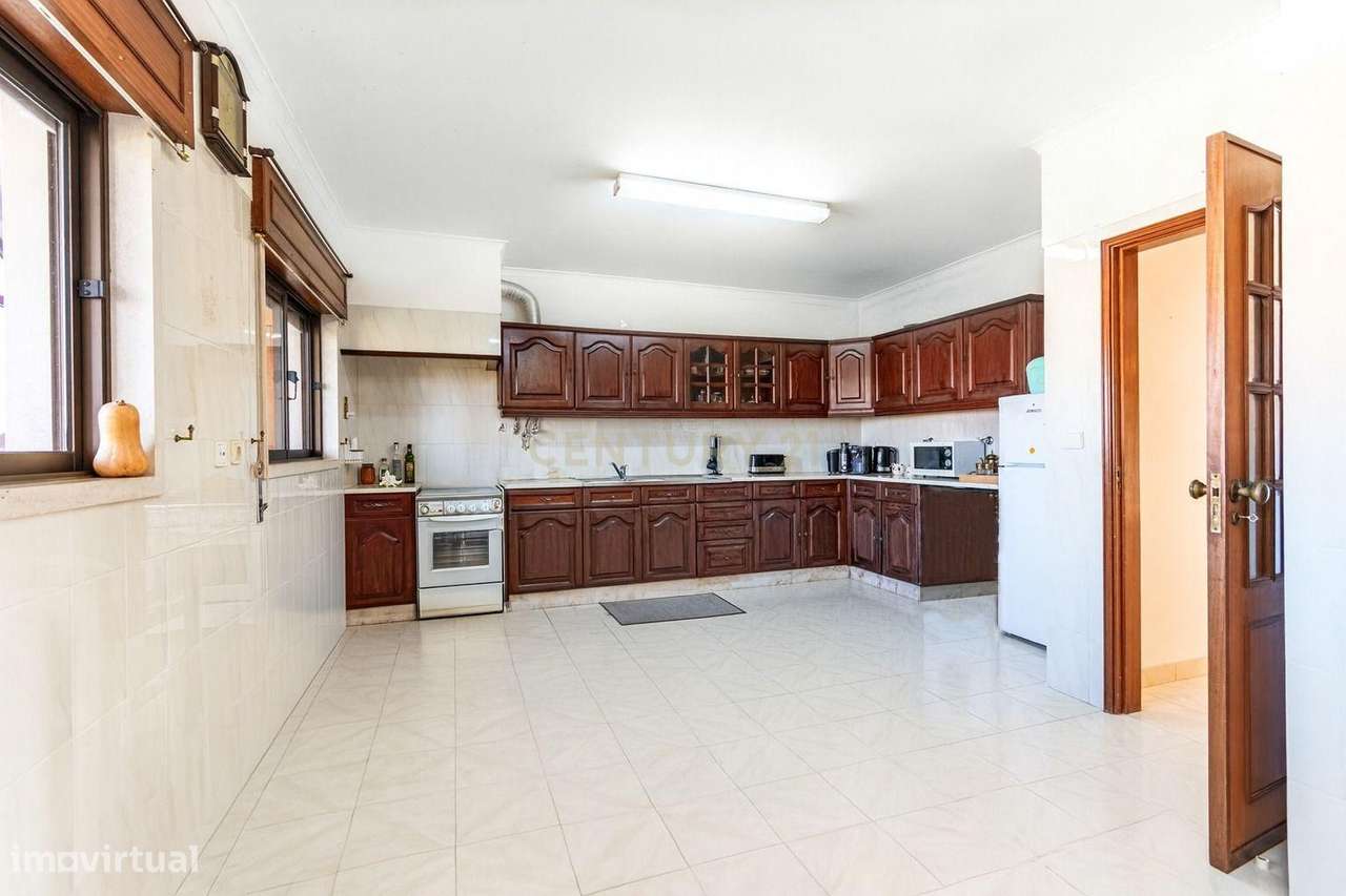 Moradia T3 em São Pedro do Estoril - Mobilado ou Não. - Grande imagem: 3/32