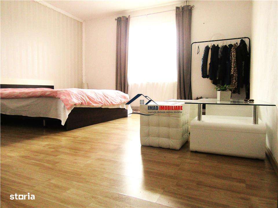 Cu mare potential! Vanzare Casa P+Pod si acoperis tip terasa in Ulmi.-3