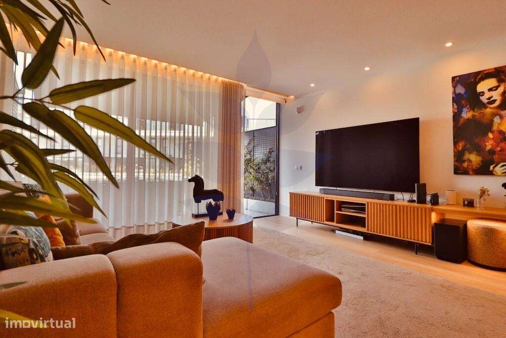 Vende-se T3 Duplex - Condominio Fechado - Como Novo - Empreendimento V-10