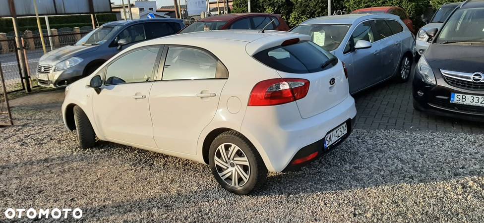 Kia Rio 1.2 L - 16