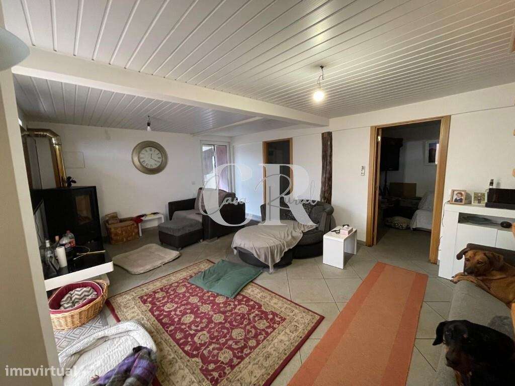 Casa de 4 quartas renovada com terreno em Vila Nova de Poiares-23