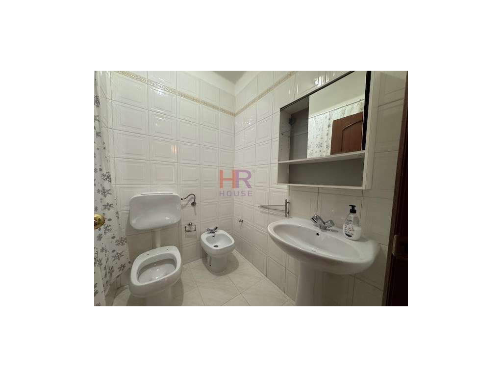 Vende-se T2 com garagem completamente mobilado e equipado.-14