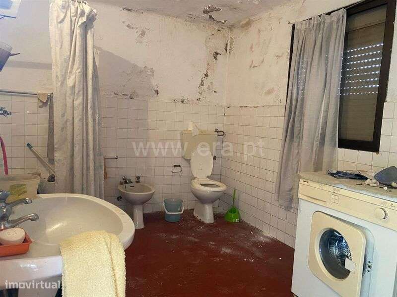 Moradia Geminada T3 / Covilhã, Peso e Vales do Rio - Grande imagem: 5/15