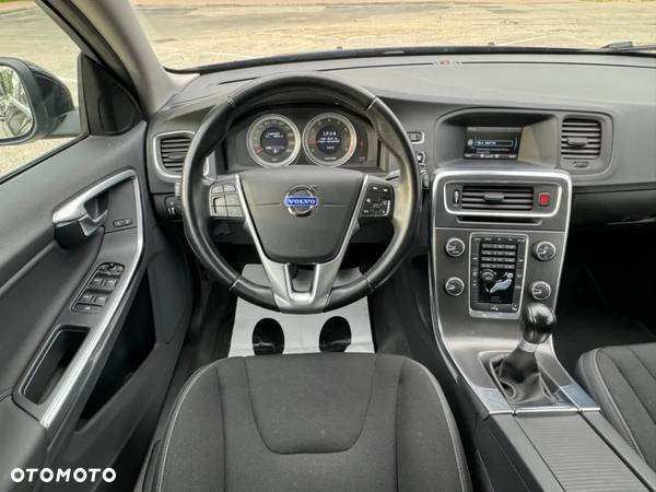 Volvo V60 T3 Momentum - 22