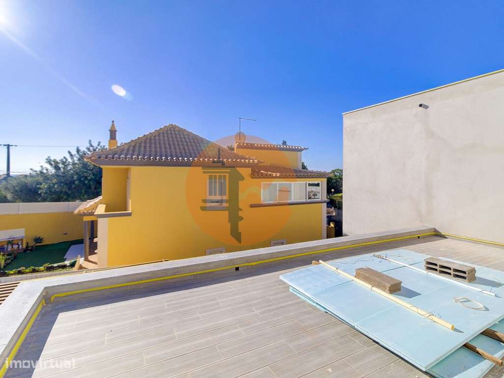 Moradia Isolada V4 com Piscina em Construção-19