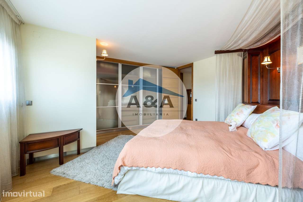 Exclusiva Propriedade de Luxo com Áreas Generosas e Próxima das Praias-26