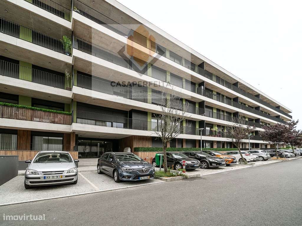 Fabuloso T2 Como Novo com Terraço e Lugar de Garagem - Candal-2