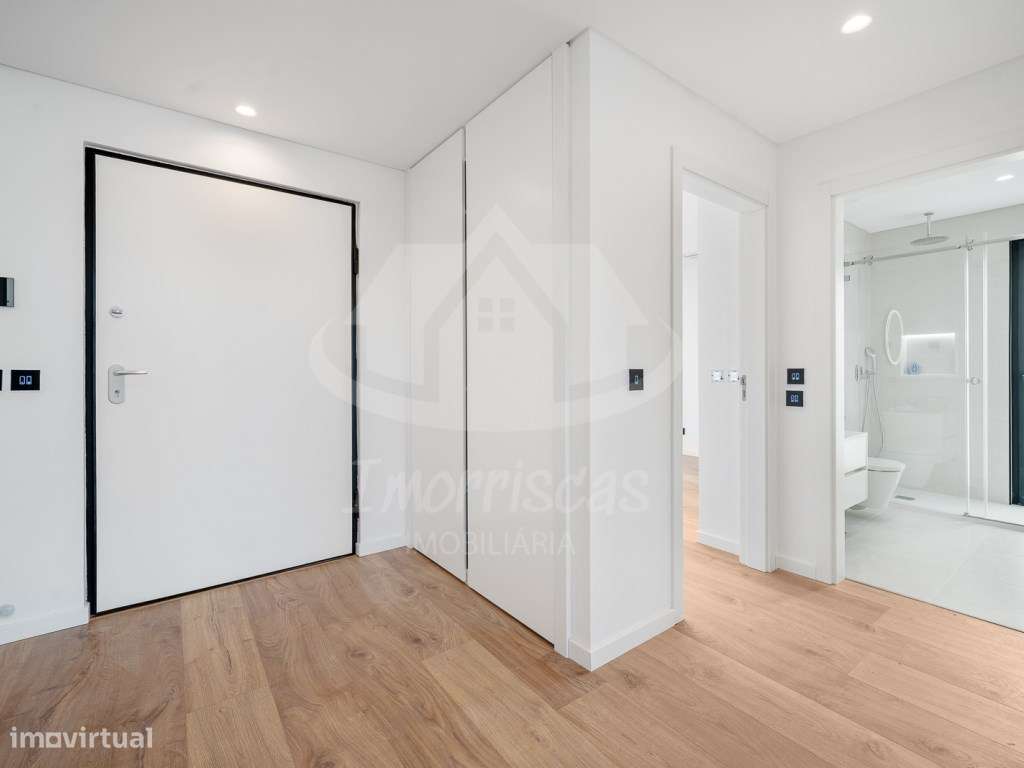 Moradia T4 com piscina e vista panorâmica em São João da Talha-10