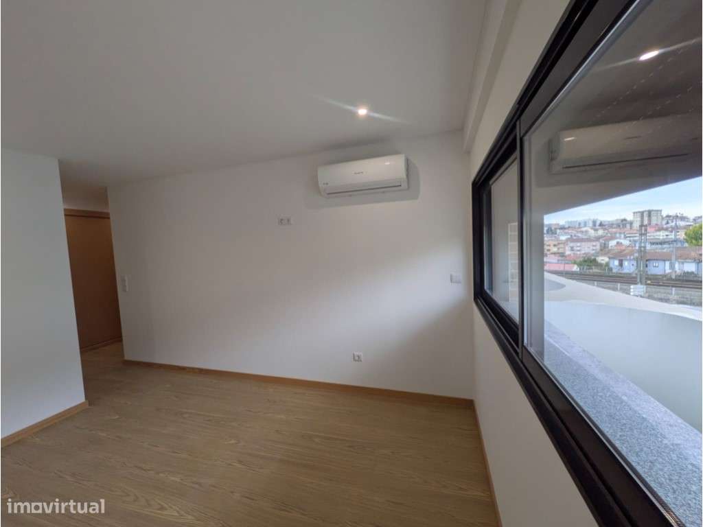 Apartamento T2 em condomínio fechado com piscina no centro de Ermes...-13