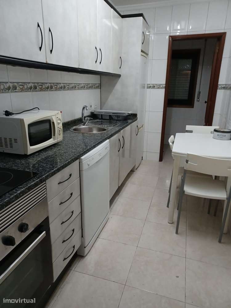 T1 Cond. Fechado - C/ Varanda, C/Mob, Próx Colégio Int Julio Dinis - Grande imagem: 2/15