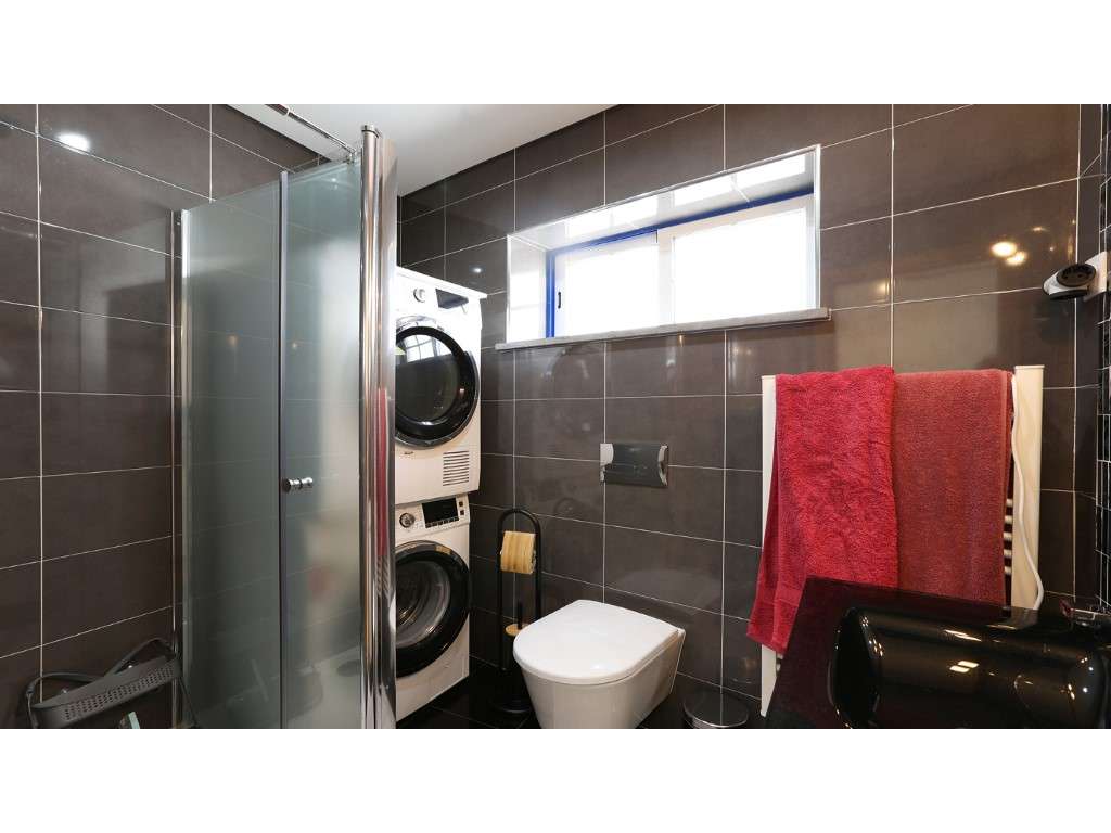 Prédio para Habitação no Centro do Sítio da Nazaré Excelente Oportu...-9