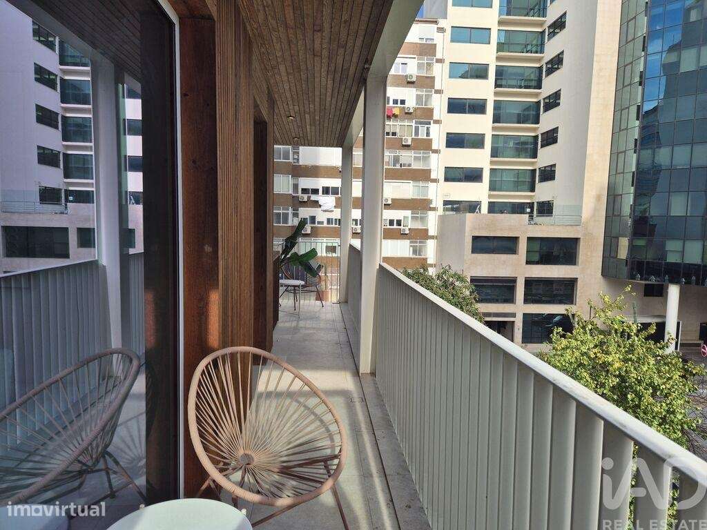 Apartamento T2 em Campolide de 90,00 m2 - Grande imagem: 5/23