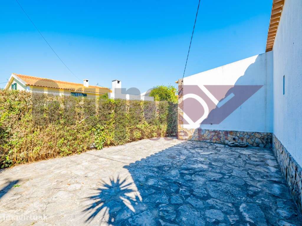 Moradia Isolada T3 com Piscina em Sesimbra-12