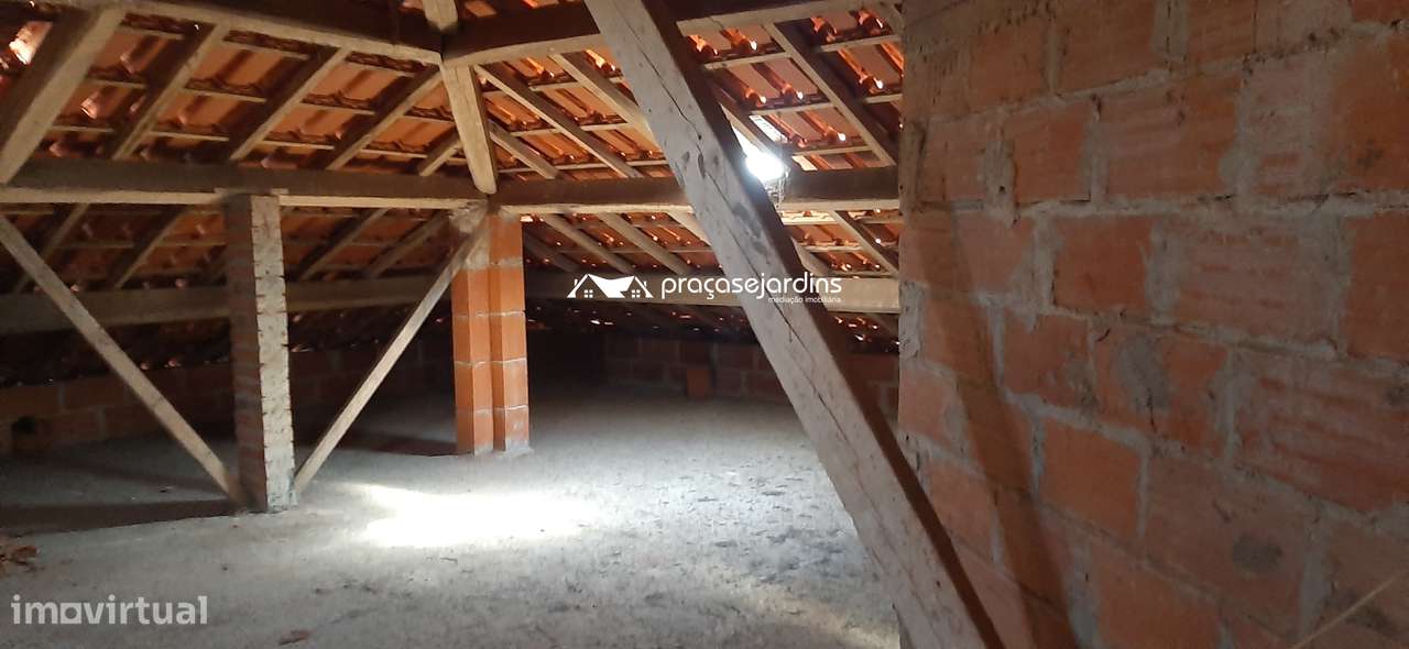 Prédio com 3 Apartamentos-44