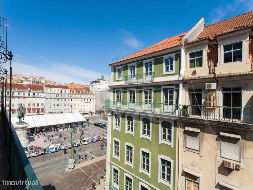 Apartamento T3 renovado e luminoso na Baixa de Lisboa-16