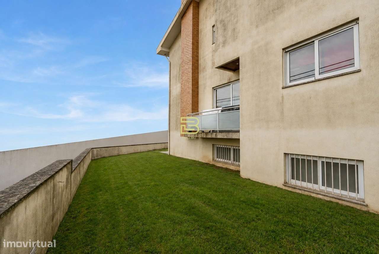 Espaçosa Moradia T3+1 com Jardim, Escritório e Garagem|2 min. Rotunda-14