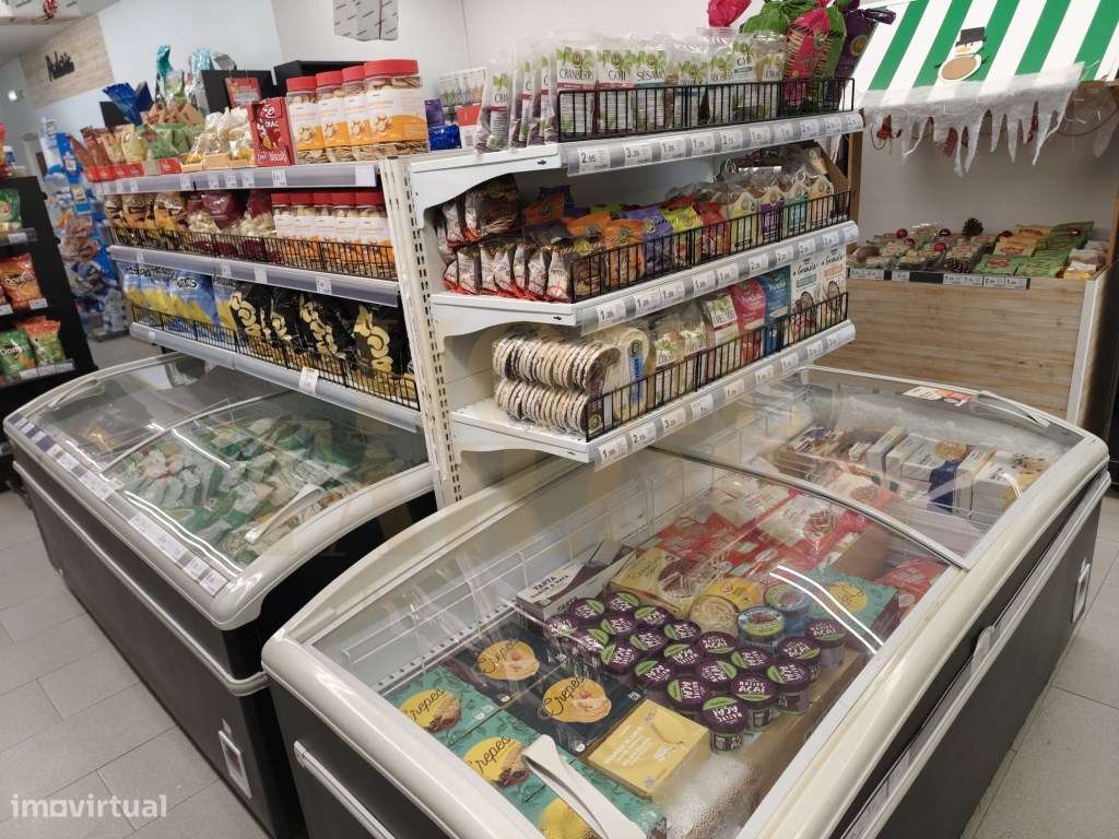 Supermercado em zona central de Carcavelos. Em funcionamento, com t... - Grande imagem: 4/5