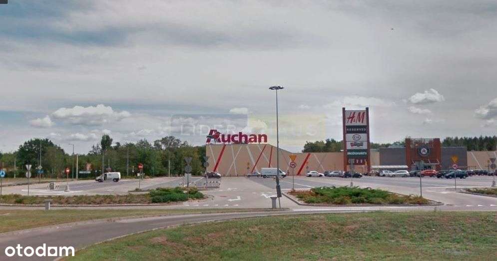 Komercyjna w pobliżu Auchan