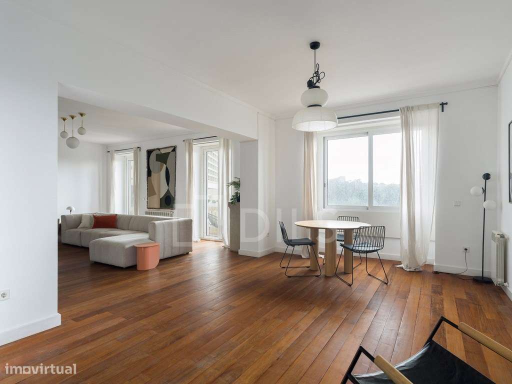 Apartamento T7 com varandas virado para o Parque Eduardo VII - Grande imagem: 3/41