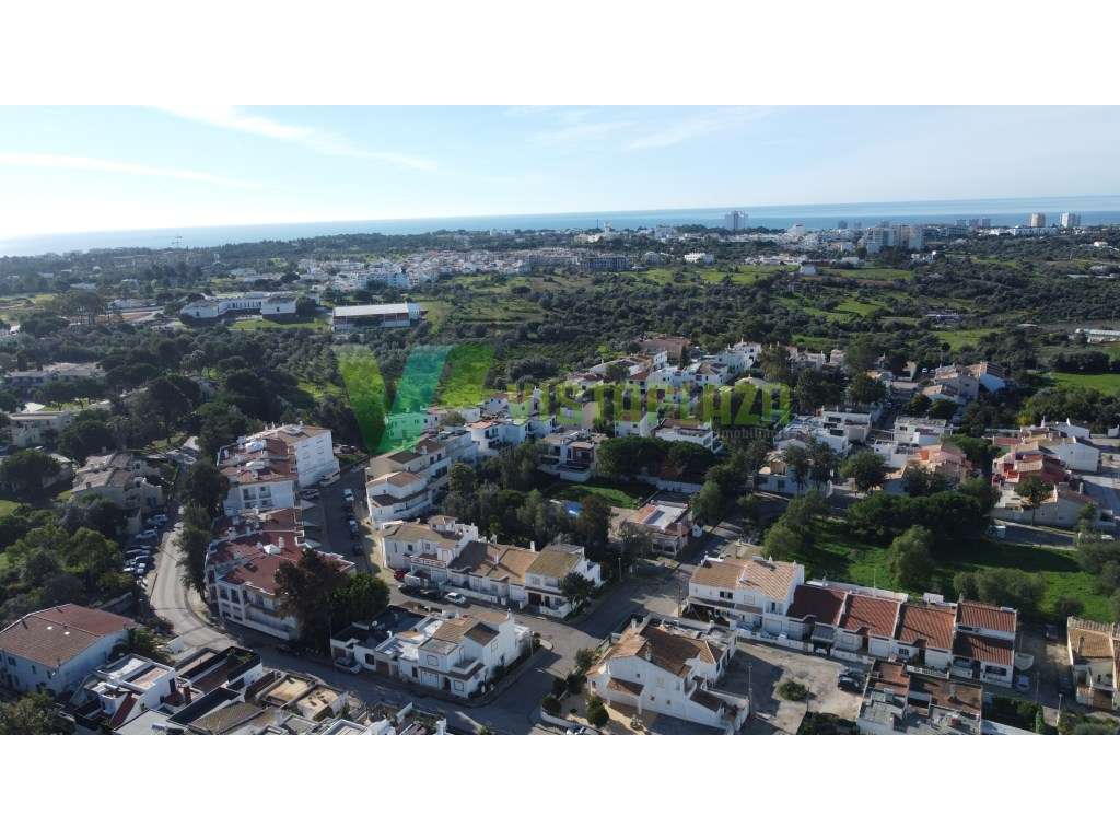 Casa térrea com 4 quartos situada na Bemposta, Portimão-23