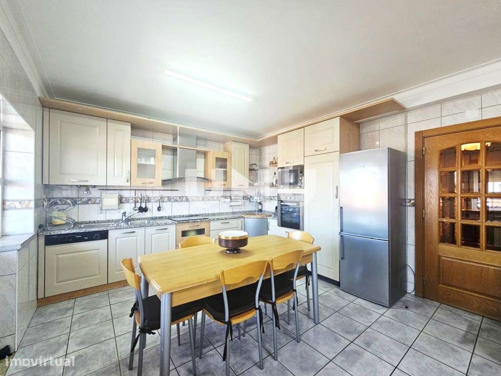 Moradia em Banda T5 - A 5 Minutos do Centro da Cidade de Viseu-3