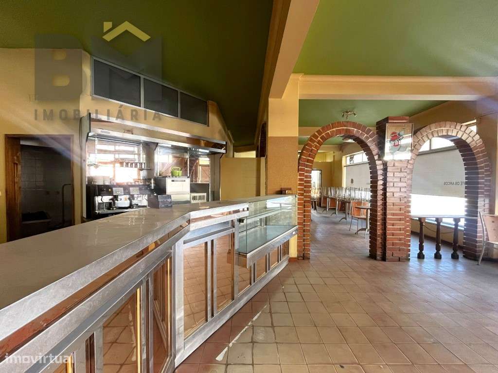 Espaço Comercial com Montras e Excelente Visibilidade em Zona Resid... - Grande imagem: 3/12