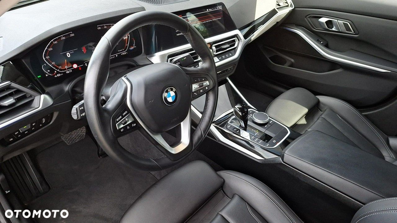 BMW Seria 3 318i Sport Line - 9