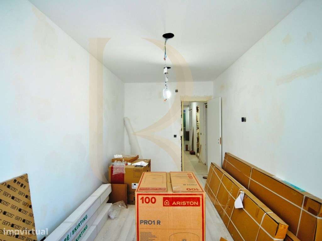 Apartamento T4 remodelado no Laranjeiro - Almada-9