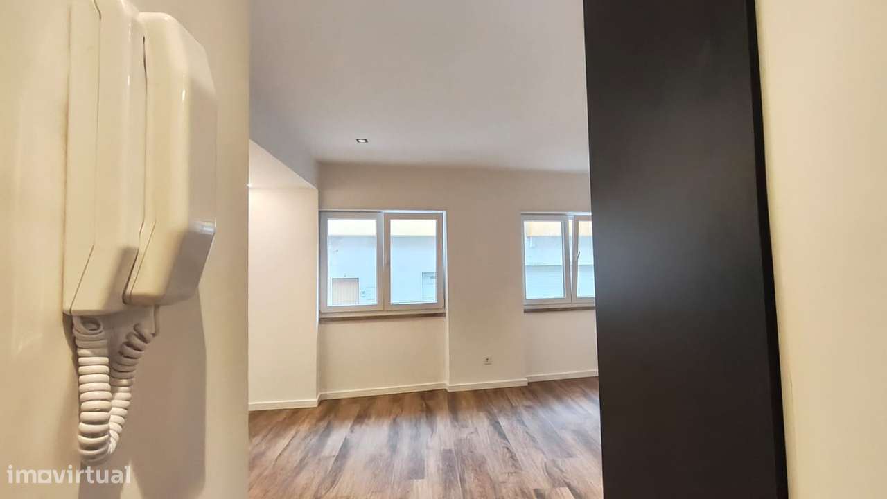 Apartamento T0 Avenidas Novas totalmente remodelado - Grande imagem: 4/20