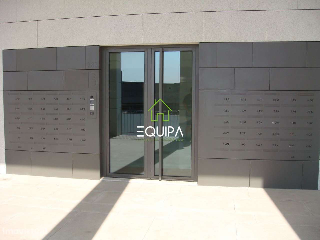 Apart. T-1, novo, no ultimo piso, com terraço e vistas para o Estádi-7