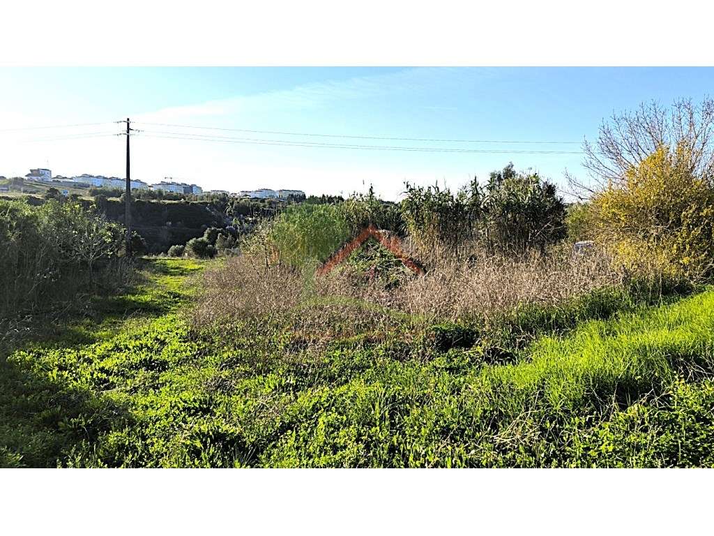 Terreno urbano para construção de 4 moradias com PIP-11