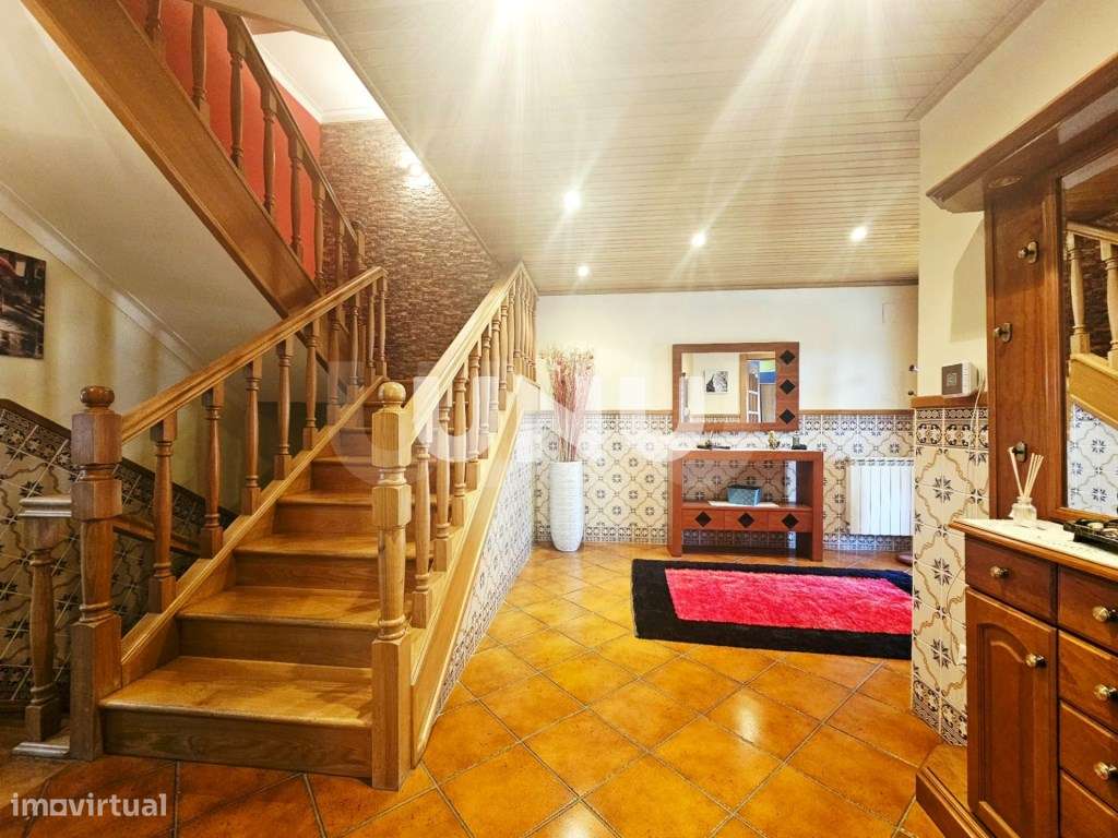Moradia em Banda T5 - A 5 Minutos do Centro da Cidade de Viseu-1