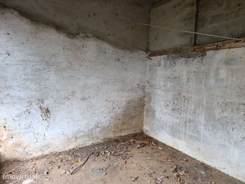 Moradia T3 geminada, com quintal, em Santa Clara, Coimbra-25