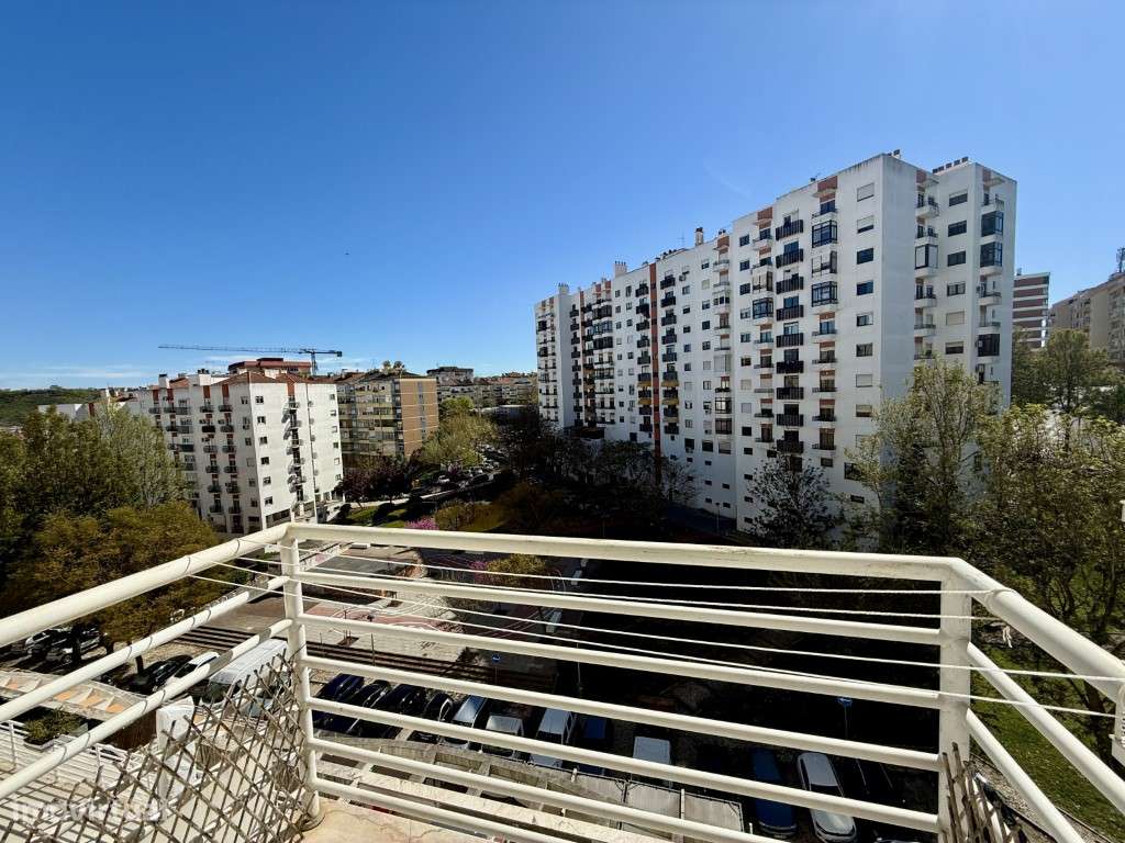 Apartamento T2 com parqueamento em Odivelas-13